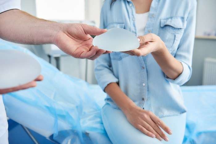隆乳老了下垂要二次隆乳嗎？